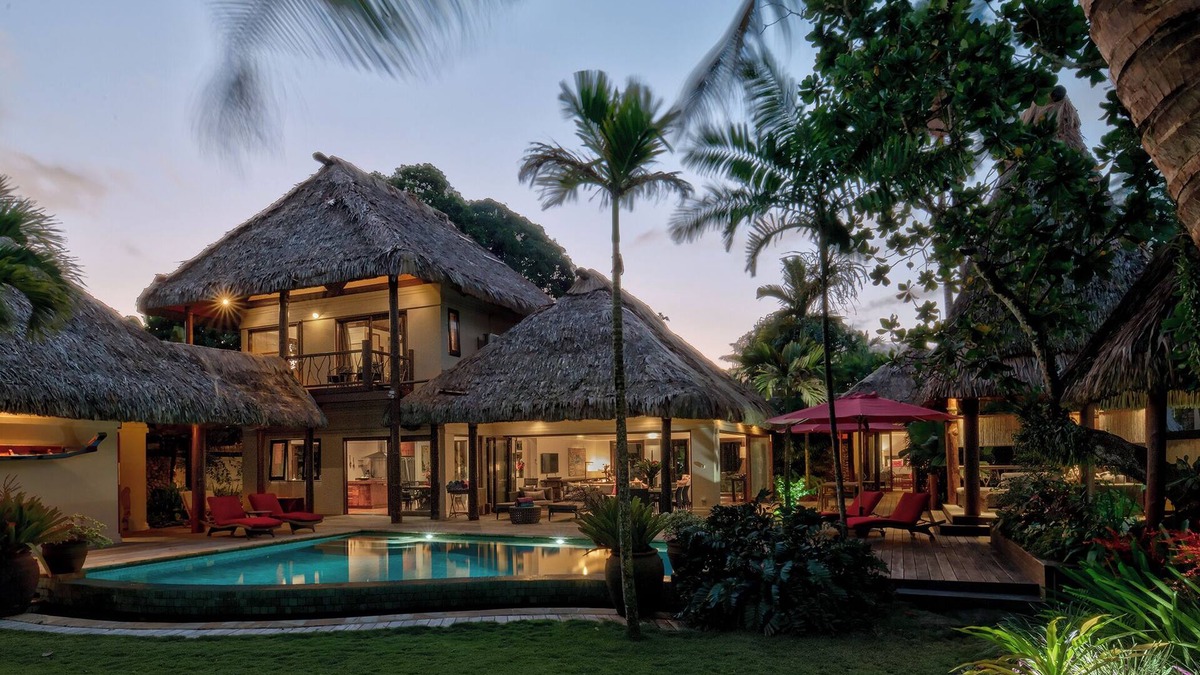 Pacific Harbour Villa | Villa Tinikatolu | Luxury Beachfront Villa | Nanuku Resort | Chef Pool Transfers