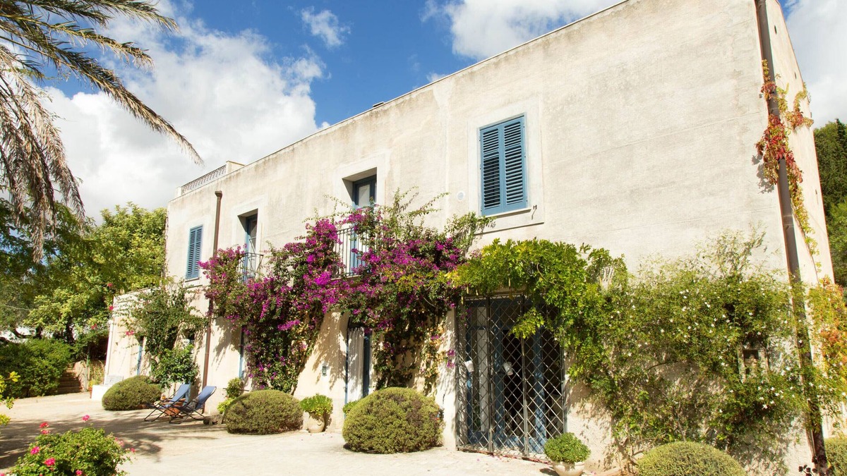 Salemi Villa | Villa Titì - Ancient country house with private swimming pool and park
