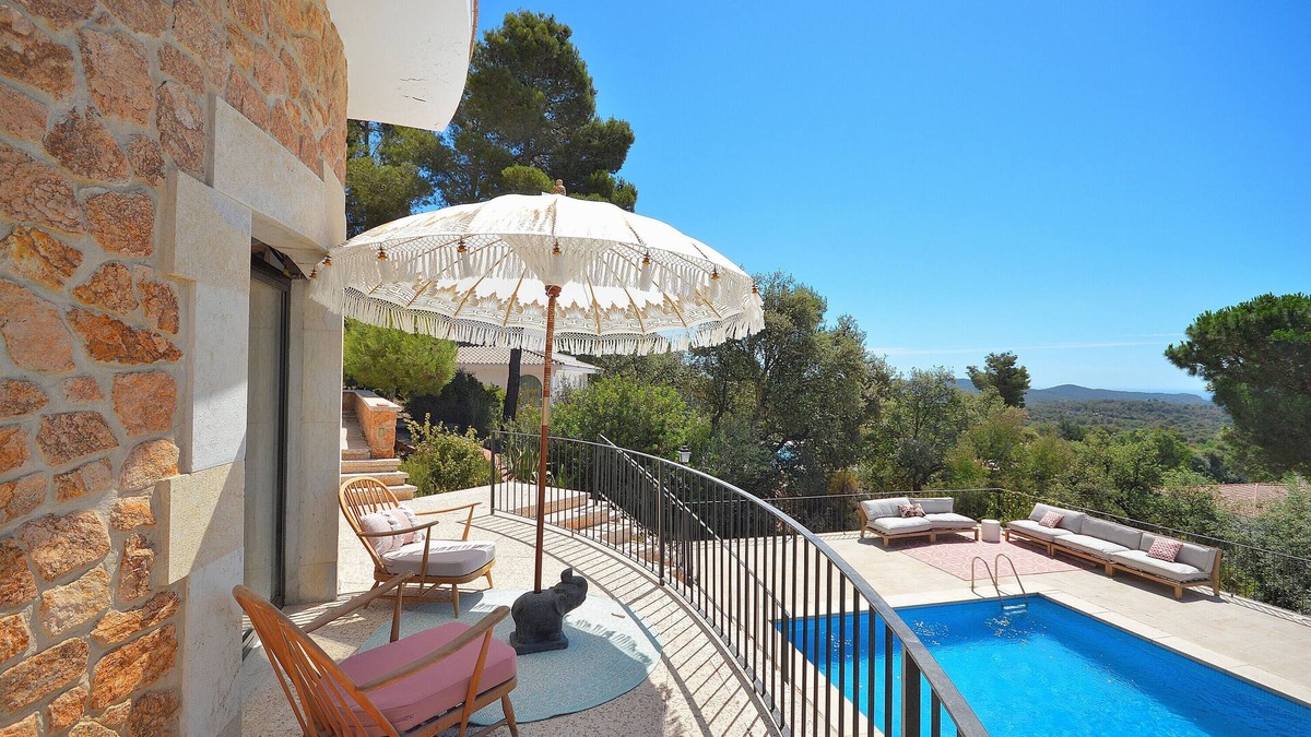Vall-Llobrega Villa | Villa 'Torre Cal Sada' with Mountain View, Wi-Fi and Air Conditioning