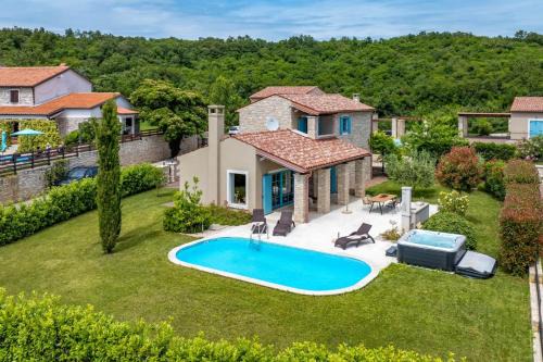 Vardica Villa | Villa Toscana for 6 people near Umag with private pool, jacuzzi & sea view - pet friendly