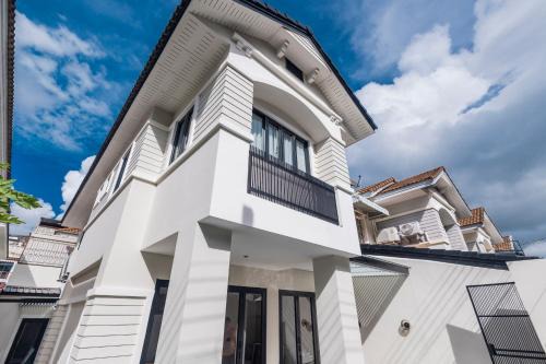 Patong House | Villa TPSV Modern Luxury - 5 Bedrooms with Private Pool in Phuket