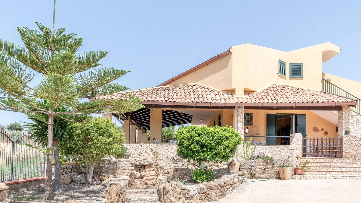 Montallegro Villa | Villa 'Tre S' with Sea View, Garden & Wi-Fi