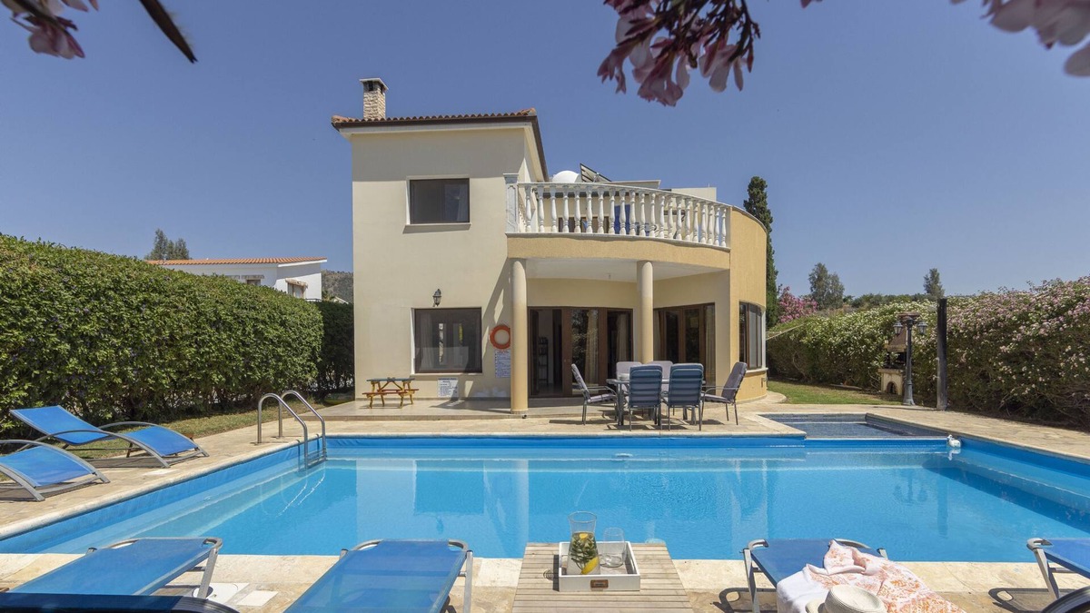 Argaka Villa | Villa Tsikkos Dio: Beachfront, Pool, A/C, WiFi