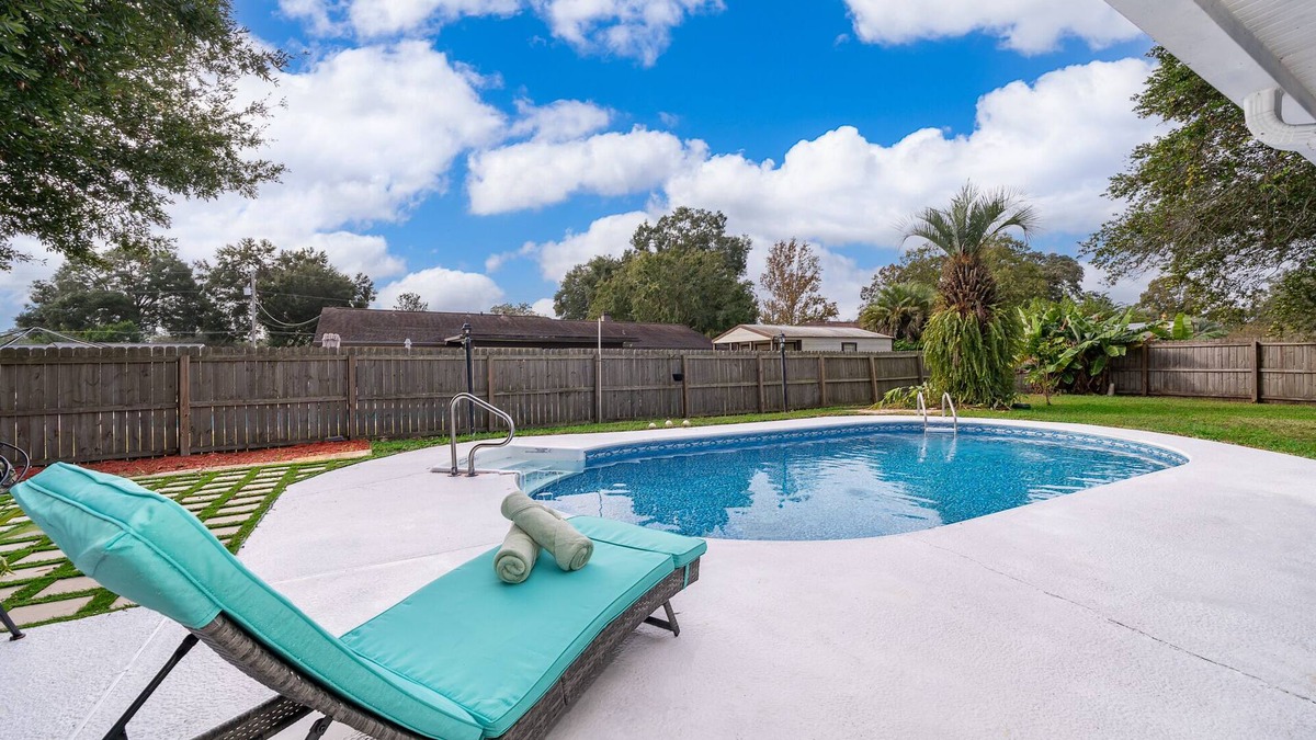 Candler House | Villa Turquesa Charming 3-bedroom house in pleasant Ocala with AC, WiFi