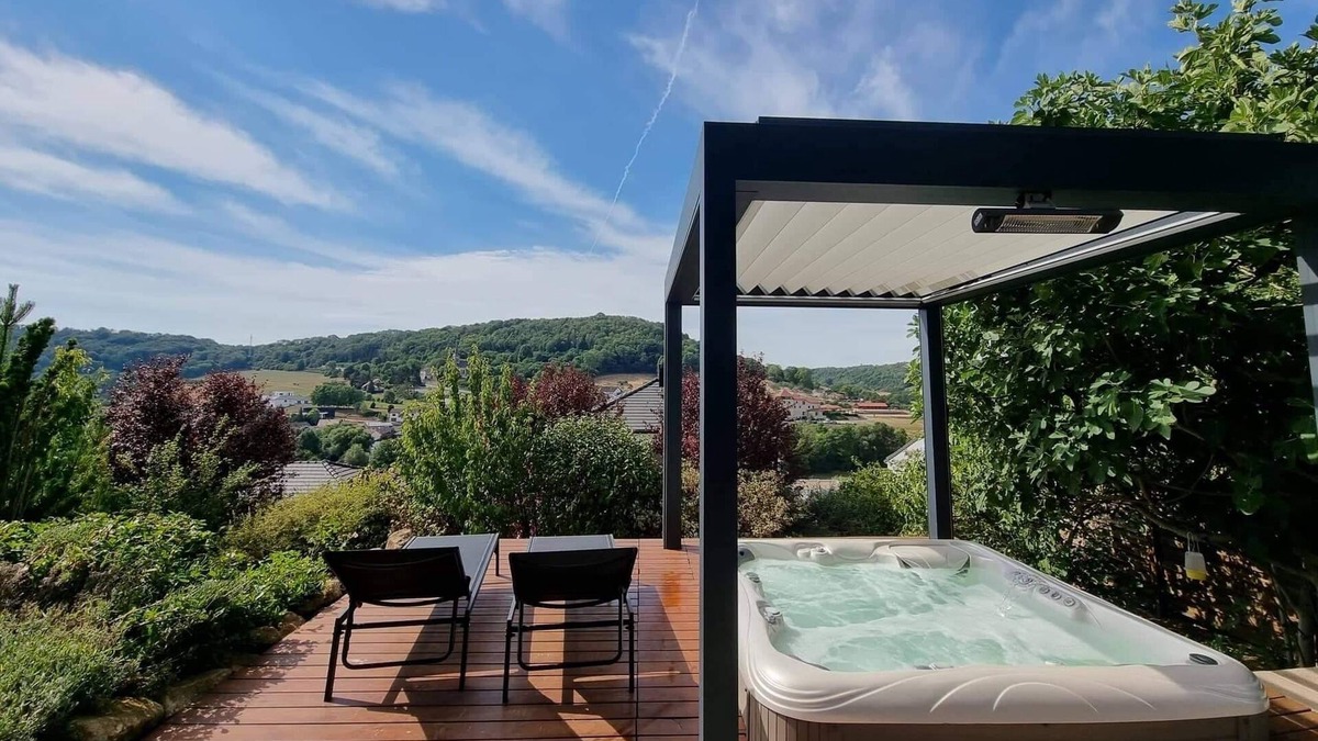 Montenach Villa | Villa under the vines