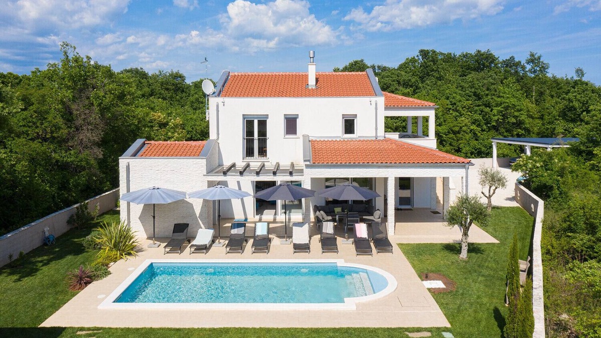 Jursici Villa | Villa Unica for 8 People in Central Istra, very quiet and luxurious retreat only 15 minutes from the azure blue sea