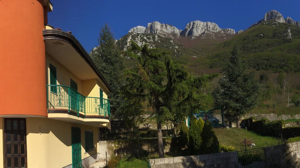 Postiglione Villa | Villa Venus. Historic villa in the green. Relaxation and nature.