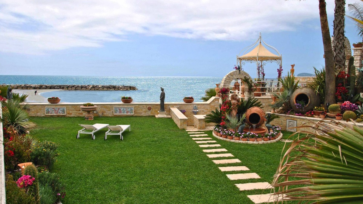 Formia House | Villa Venus on the Beach