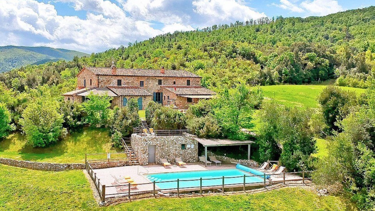 Bibbona Villa | Villa Verbena: A characteristic and welcoming two-story villa surrounded by meadows and by green hills, with Free WI-FI.