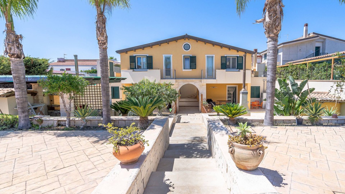 Reitani Villa | Villa "Verdemare Rubino" with Private Terrace & Wi-Fi