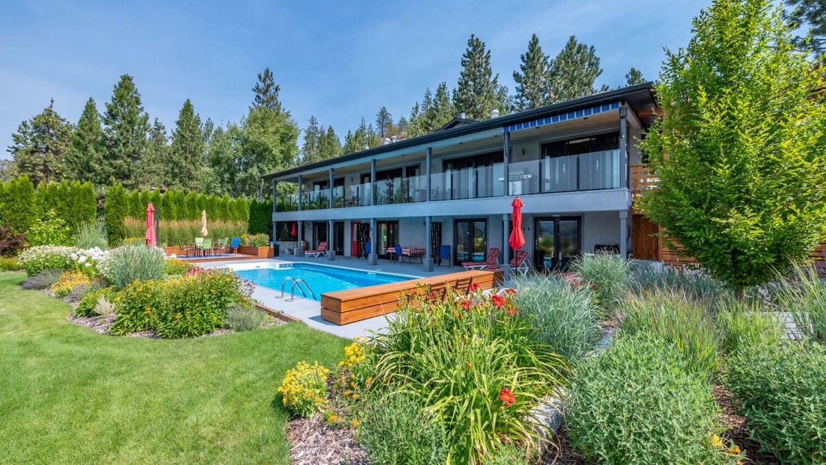 Okanagan-Similkameen Villa | Villa Views, heated pool, private gardens and lakeview. 6 private suites!