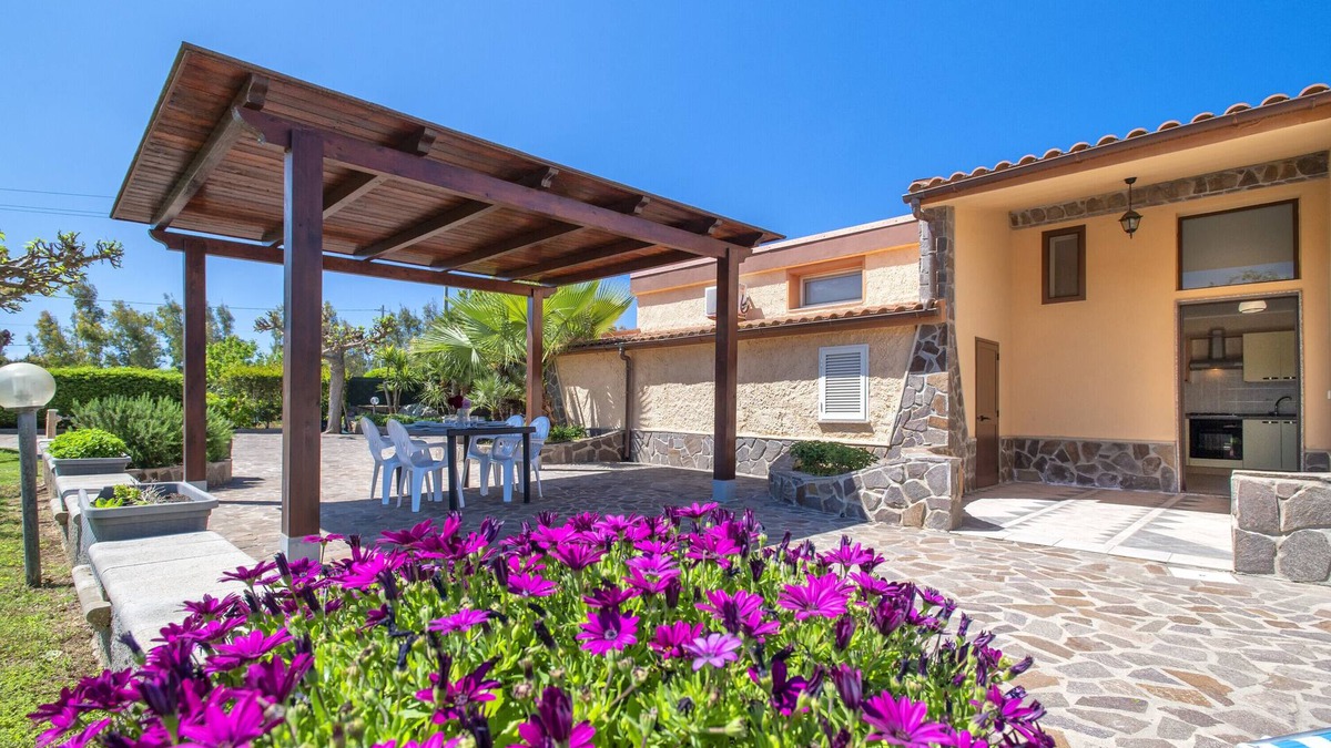 Alghero Villa | Villa "Villamorus 2" with Garden, Terraces & Wi-Fi