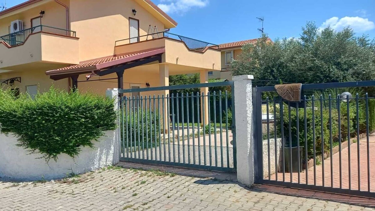 Botricello Villa | Villa 'Villetta Maria' with Sea View, Private Terrace and Air Conditioning