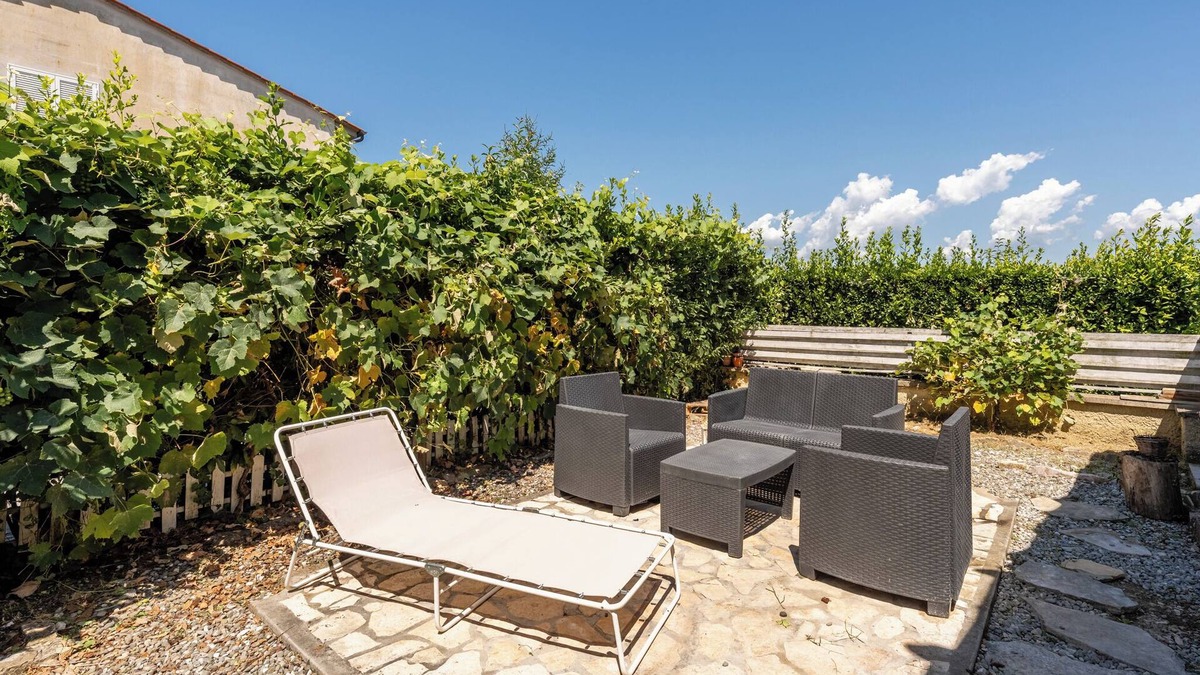 San Giuliano Terme Villa | Villa 'Villetta Tiziana' with Private Terrace, Wi-Fi and Air Conditioning