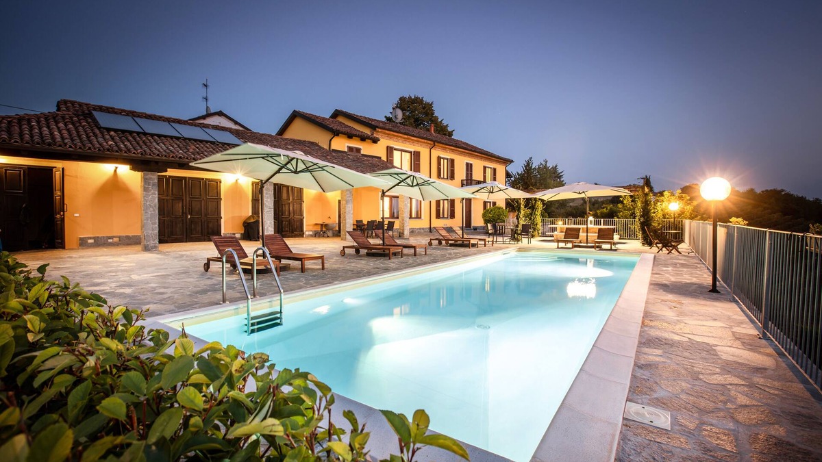 Montegrosso dʼAsti Villa | Villa Vinory La Mandragola - Private Authentic Villa with pool