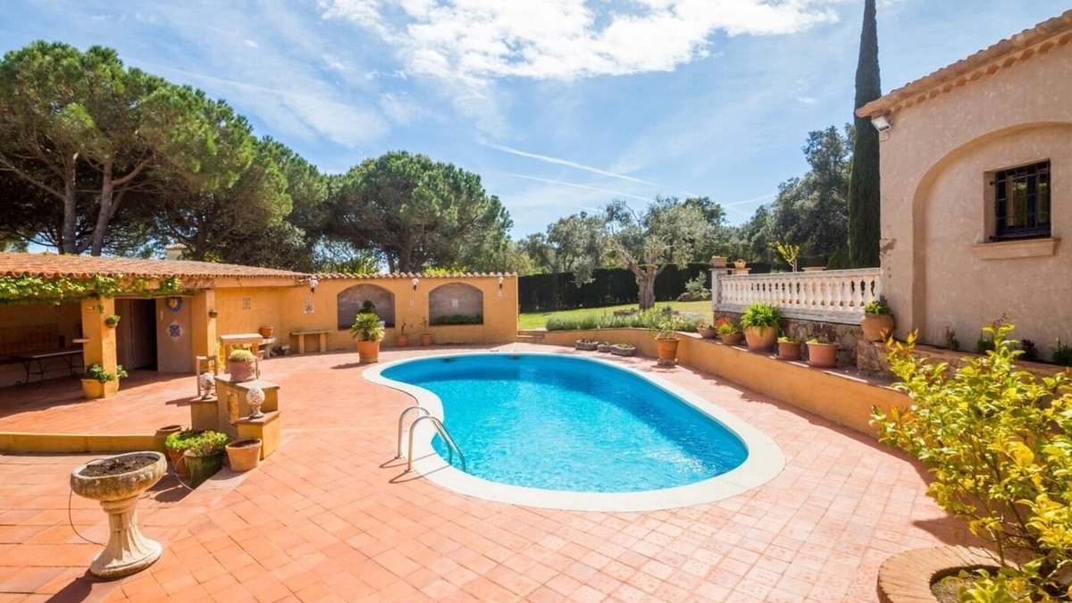 Castell-Platja d'Aro Villa | Villa Violeta spacious townhouse with private swimming pool.