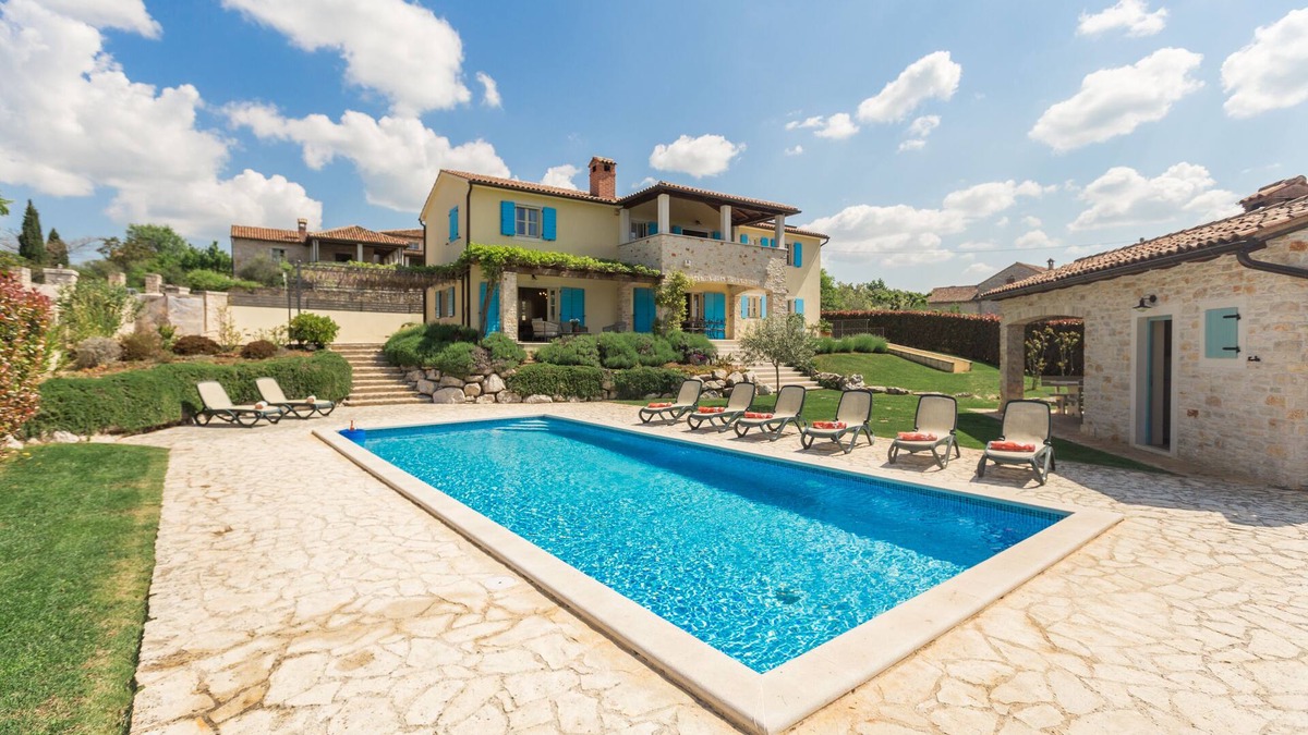 Heraki Villa | Villa Vista Azzurra with pool, summer kitchen and well-tended garden