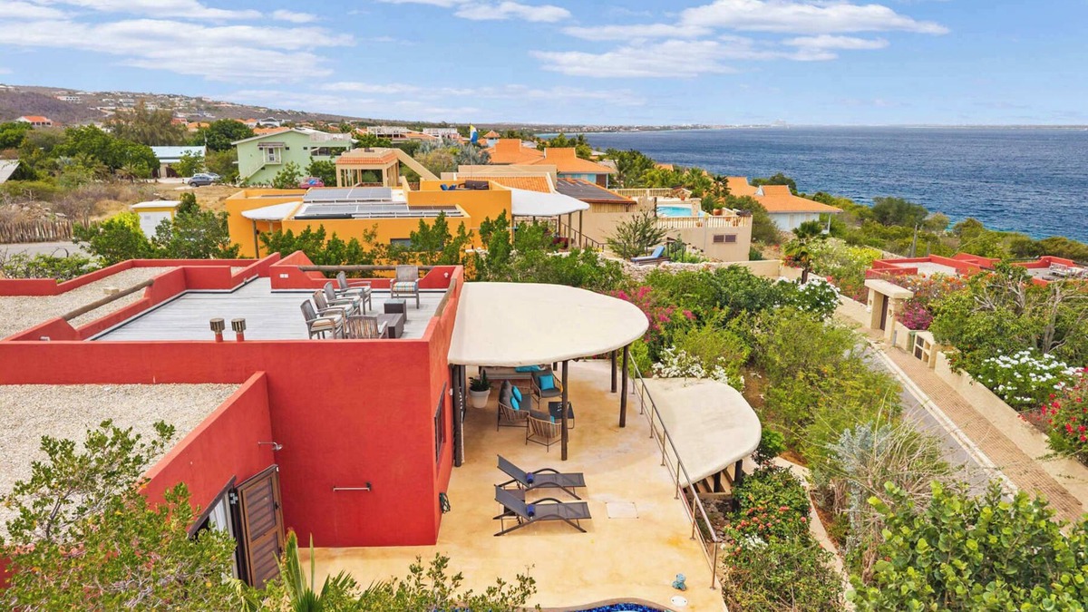 Kralendijk Villa | Villa Vista Blue with sea views and a tropical garden with private pool and clos