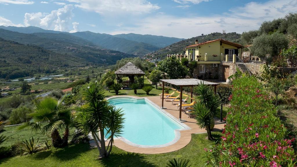 Imperia Villa | VILLA VITTORIO 6&2 Emma Villas