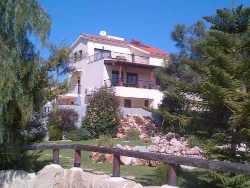 Pissouri Villa | Villa Vounos - 5 Bedroom all en-suit with pvt pool