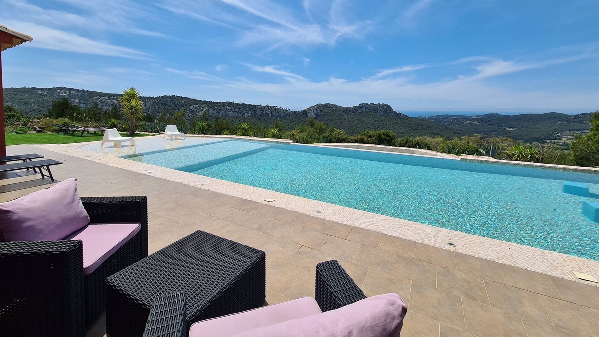 Le Beausset Other | Villa Vue Mer Panoramique et Piscine à Débordement Avec bar Intégré