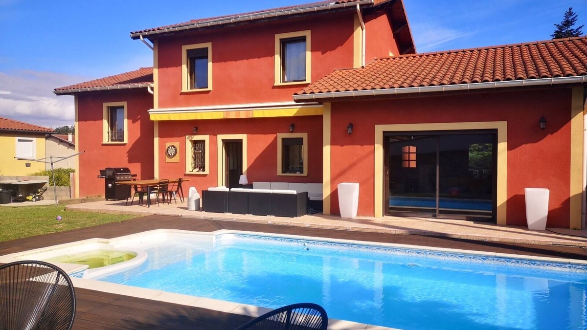 Saint-Symphorien-d'Ozon Villa | VILLA WITH SWIMMING POOL 15 MINUTES FROM LYON