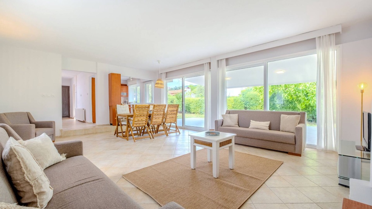 Urla Villa | Villa w Garden 5 min to Altinkoy Beach in Urla