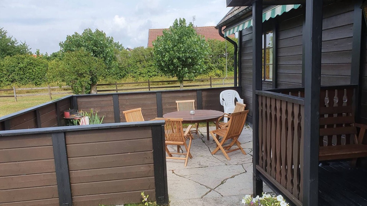 Hemse House | Villa w Open Fireplace and big Plot 5 min From the sea
