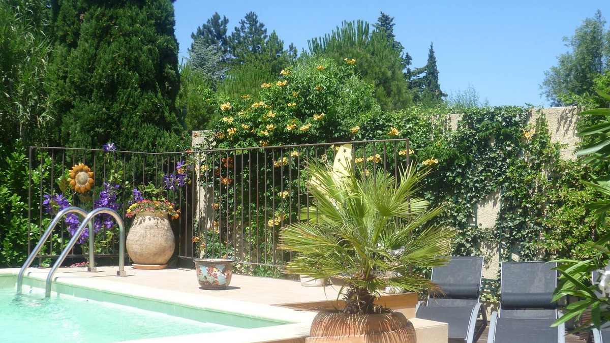 Sarrians Villa | villa w/ pool and Independant Quarters - check reviews on listing #282629