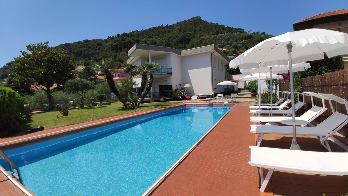 Seglia San Bernardo Villa | VILLA W/PRIVATE SWIMMINGPOOL (EXCLUSIVE USE) GARDEN & BBQ 3BEDROOMS 2BATHROOMS