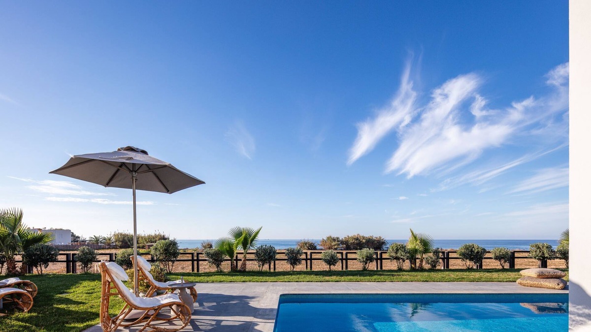 Stavromenos Villa | Villa Walking Distance to the Beach with 50m2 Private Heated Pool & hot Tub!