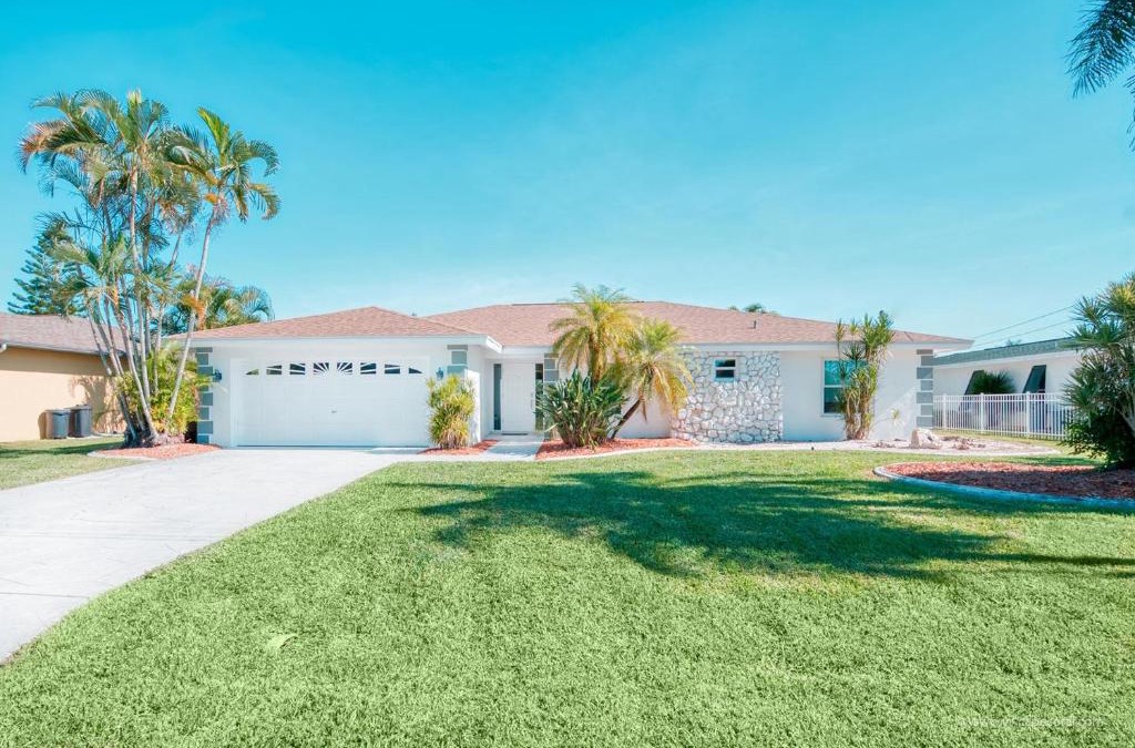 Caloosahatchee Villa | Villa White Shell - beautiful 4 bedroom holiday villa with great boat access