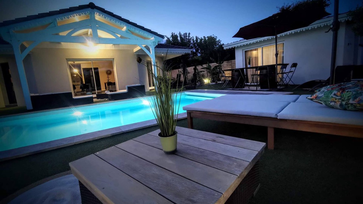 Saint-Medard-en-Jalles House | Villa with heated pool, spa, large children's play area