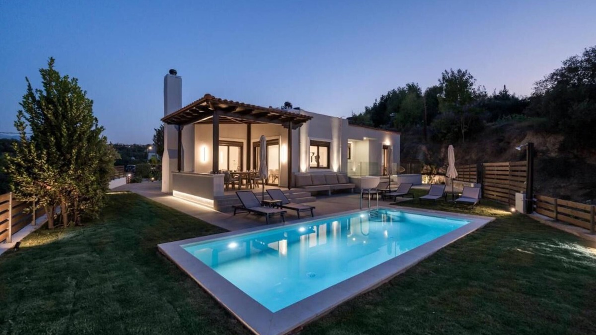 Galatas Villa | Villa Wisdom By Be On Holidays