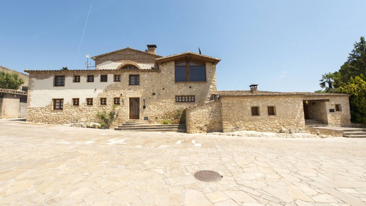 Castellet House | Villa with pool, near Sitges and Barcelona. Natural Park. Wine tourism