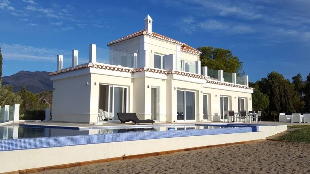 Almunecar Villa | Villa 'with 2 Pools and Jacuzzi' with Garden, 2 Terraces & Wi-Fi