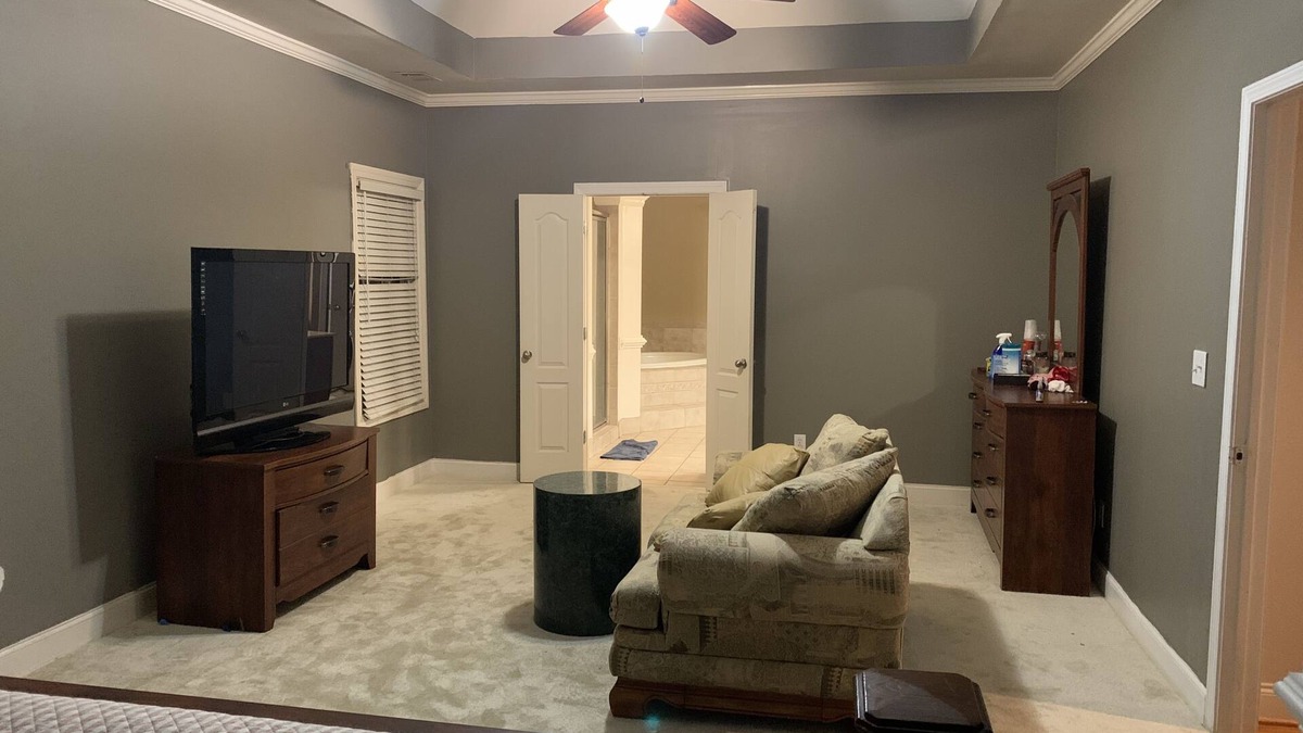 Rockdale County Villa | Villa with 5 bedrooms and 2 living Rooms with Jacuzzi in master bedroom