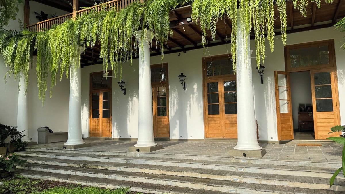 Daluwakotuwa House | Villa with 7 bedrooms and WiFi, AC in enchanting Negombo felicianf@gmail.com