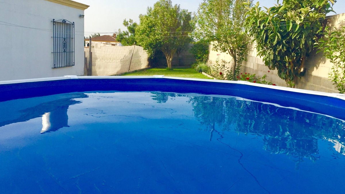 Conil de la Frontera Ski Chalet | Villa with pool, air conditioning and garden