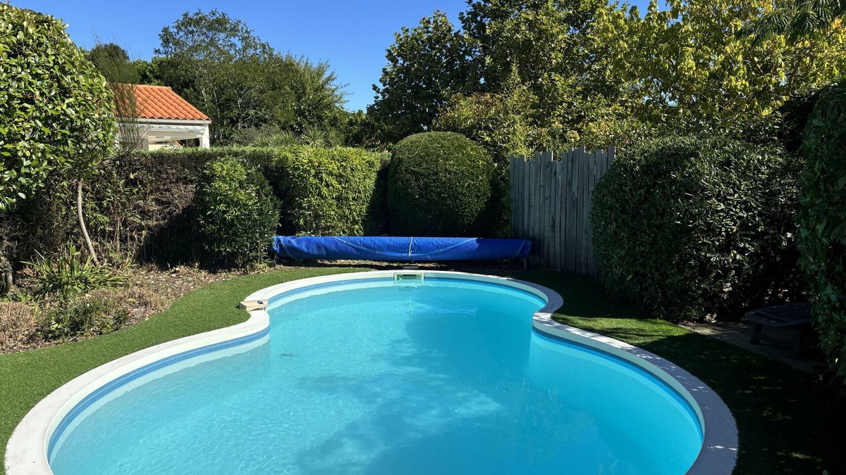 Chateau-d'Olonne Ski Chalet | Villa with pool - near the sea - La Pironnière