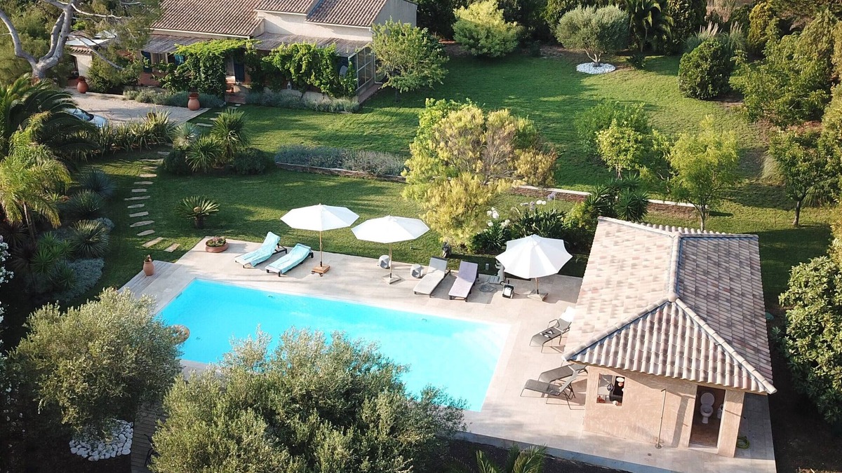 Le Brusc House | Villa with large pool, in landscaped garden, at walking distance from the beach