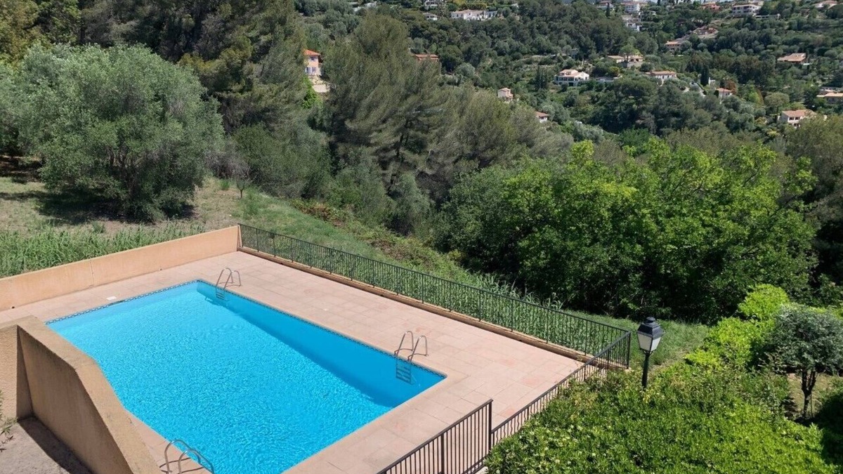 Gairaut House | Villa with garden and pool