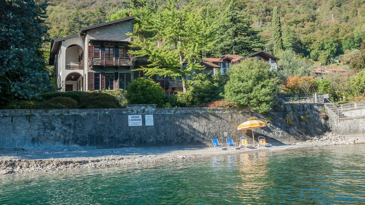 Oliveto Lario Villa | Villa with garden in front of the lake