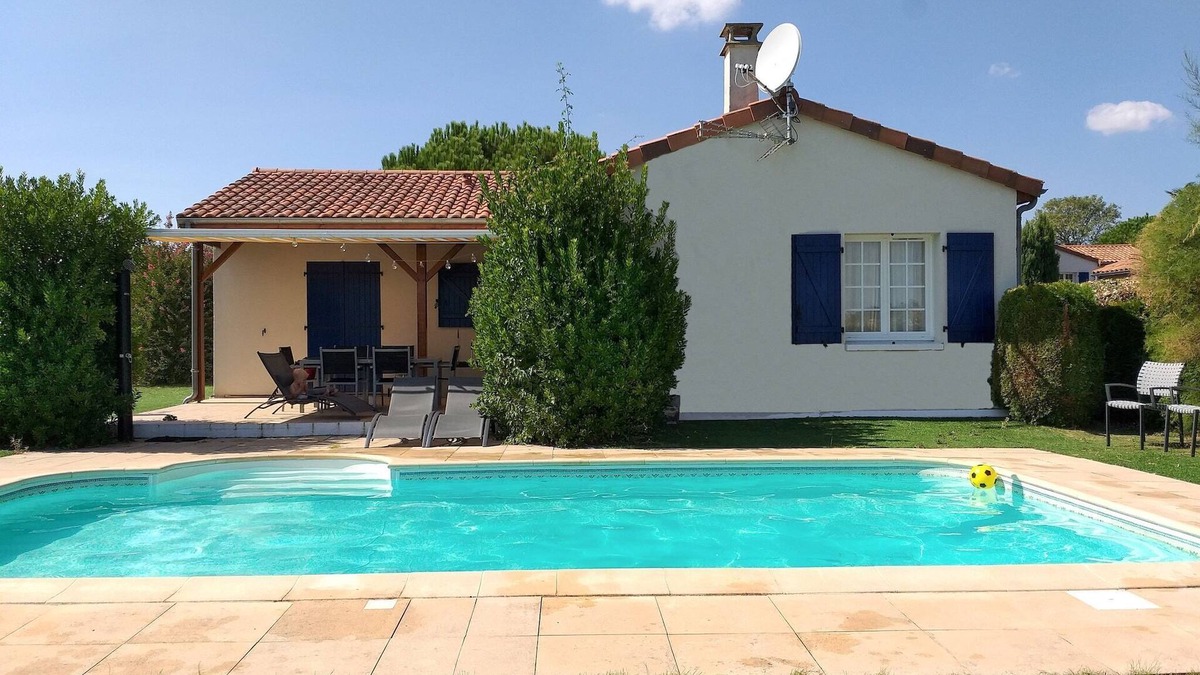 Vasles Villa | Villa with garden near beautiful golf course