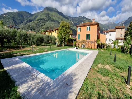 Camaiore Villa | Villa with garden near Versilia Beach