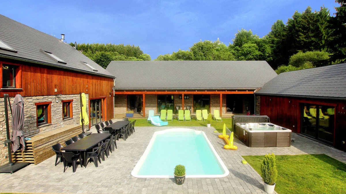 Freineux Villa | Villa with heated outdoor pool and sauna