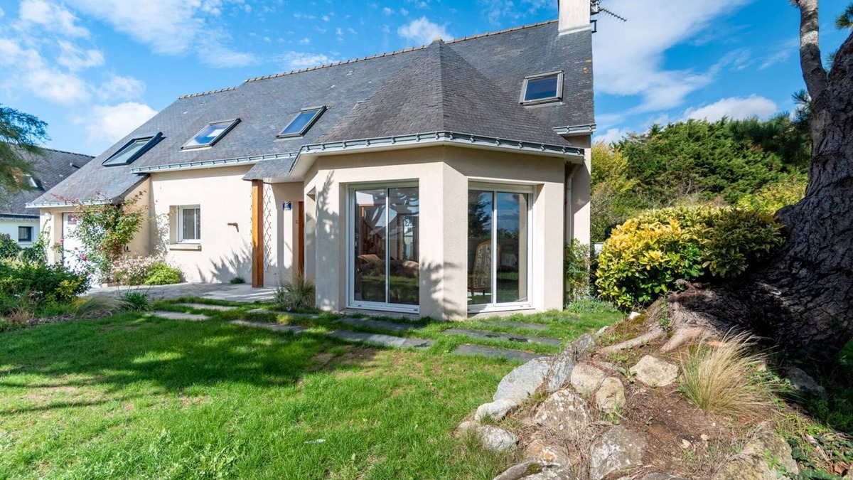 Guidel-Plages Villa | Villa with heated pool & garden - 5 min from the sea, by Groom