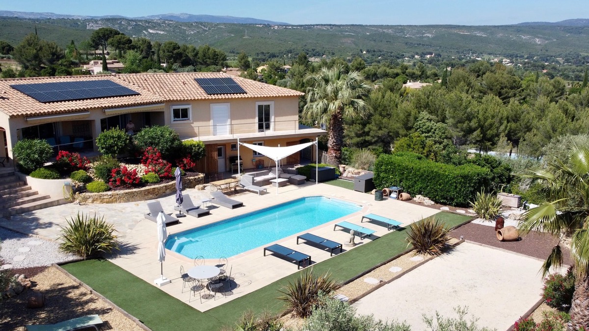 La Cadiere-d'Azur Villa | Villa with high-end services, close to the sea, heated pool