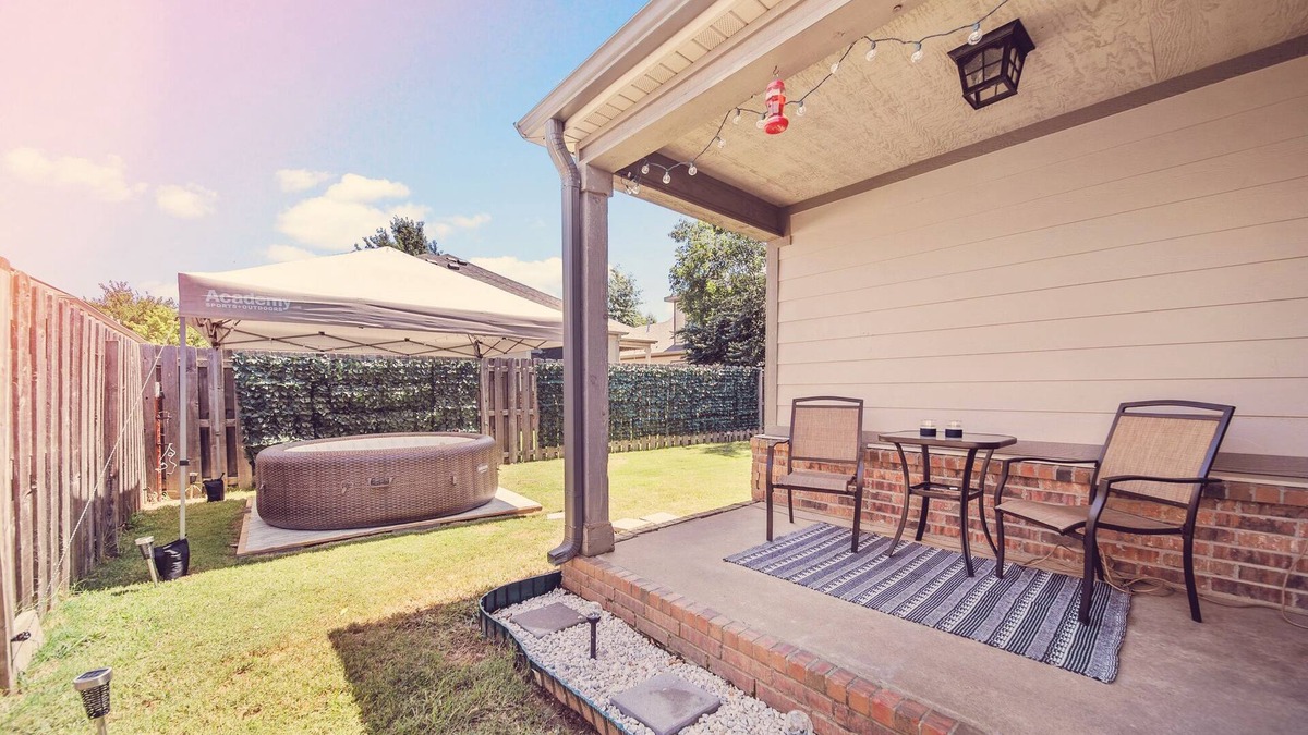 Fayetteville House | Villa with Hot Tub, Theatre and Game Room - Minutes to U of A!