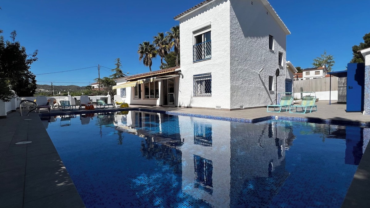 El Roc de Sant Gaieta House | Villa with huge private pool 5 m x 11 m, 800 yards from beach with Wifi